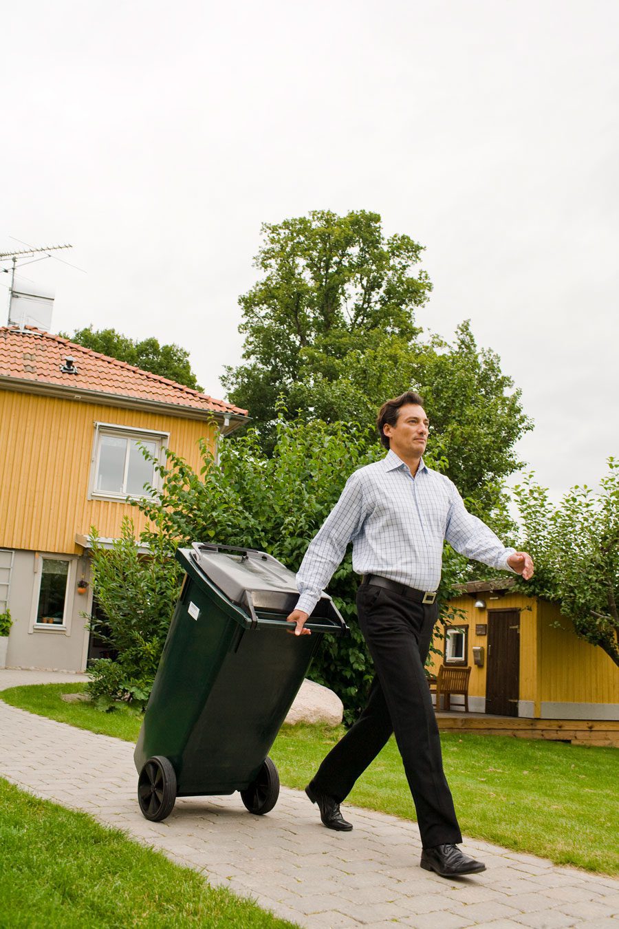 taking-out-the-trash-GettyImages-90600522